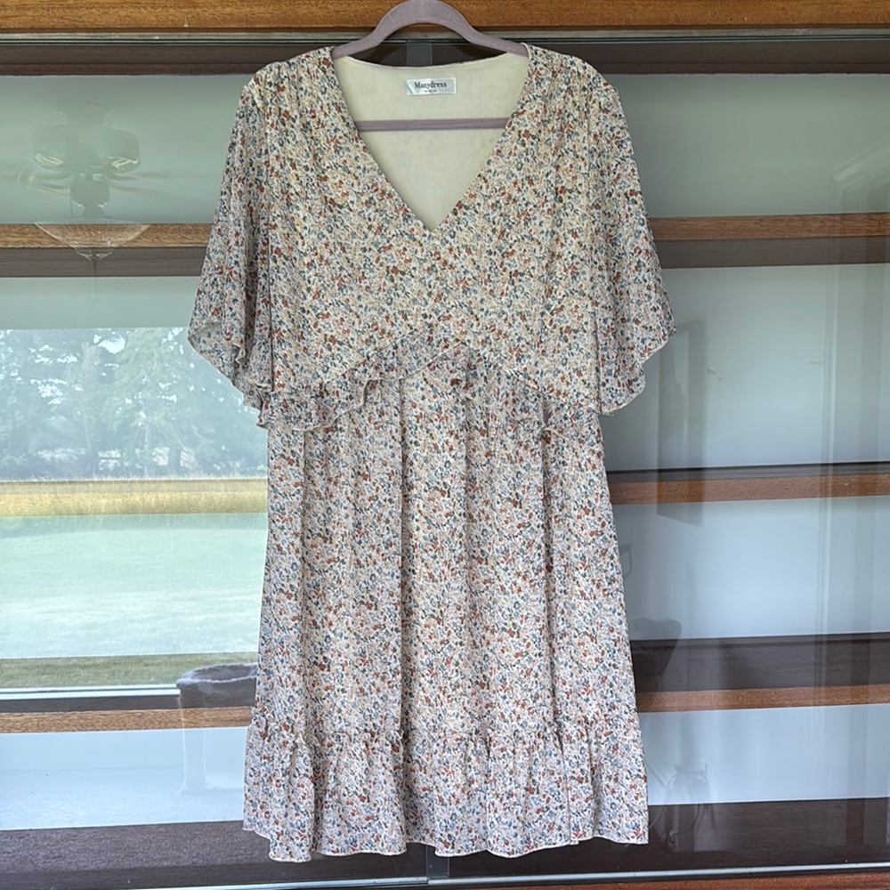 Chic Floral V-Neck Midi Dress